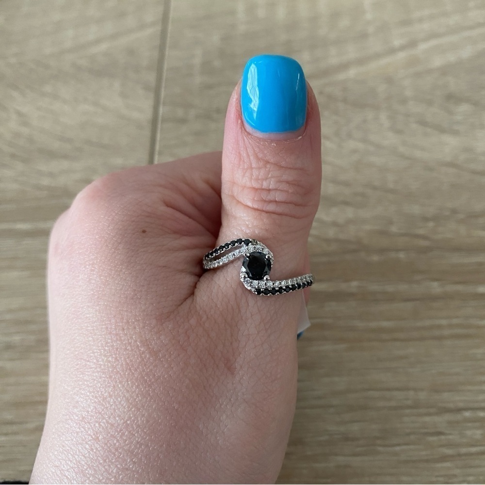Charmed Aroma Black and White Size 8 Sterling Silver 925 Ring - Picture 2 of 7